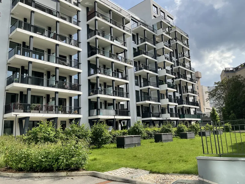 Exklusive 2-Zi.-Neubauwohnung (möbliert) in absoluter City-Lage — photo 1